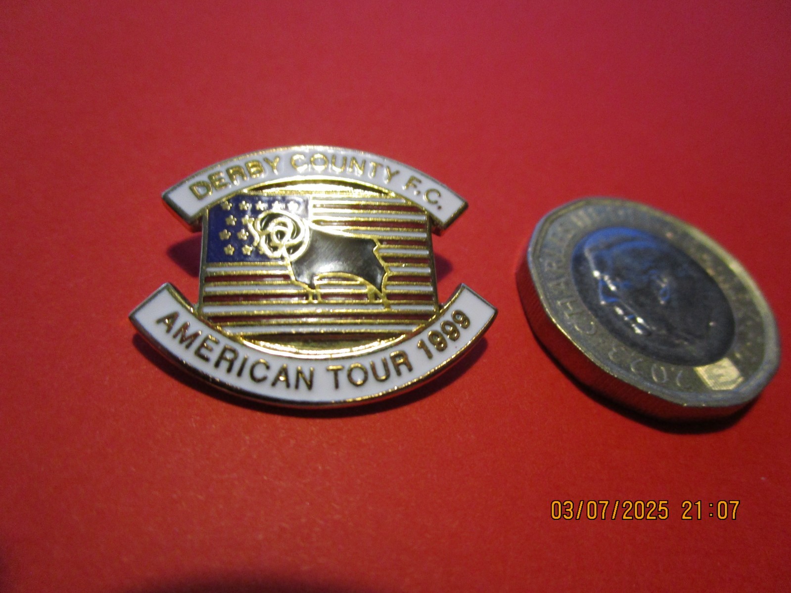 METAL PIN BADGE : DERBY COUNTY  1999 AMERICAN TOUR (denver & chicago) pre-season for sale on Ebay