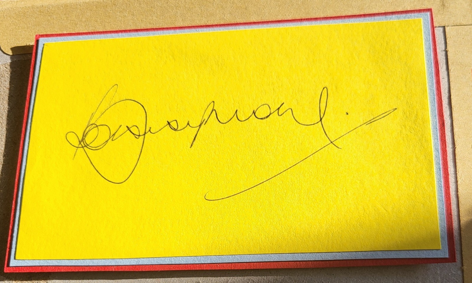 BOBBY MOORE - WEST HAM UTD & ENGLAND - HAND SIGNED AUTOGRAPH ON PAPER for sale on Ebay