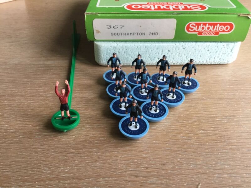 Subbuteo lw team ref 367 SOUTHAMPTON 2ND - faint numbers on backs for sale on Ebay