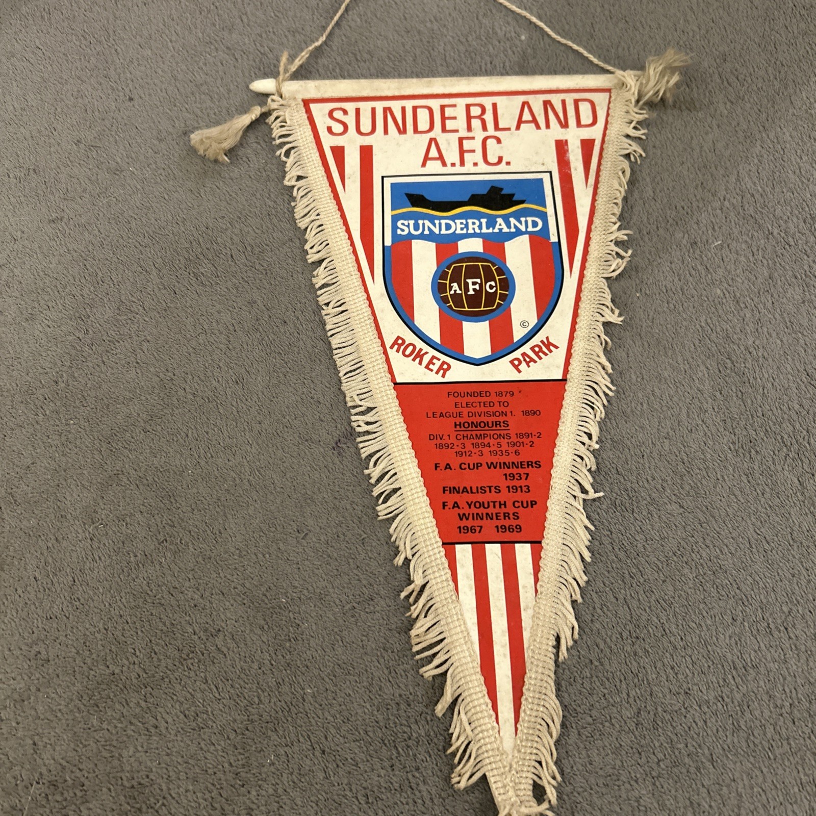 Pre 1973 Vintage SUNDERLAND FC ' ' PENNANT. (35cm x 21cm)  for sale on Ebay