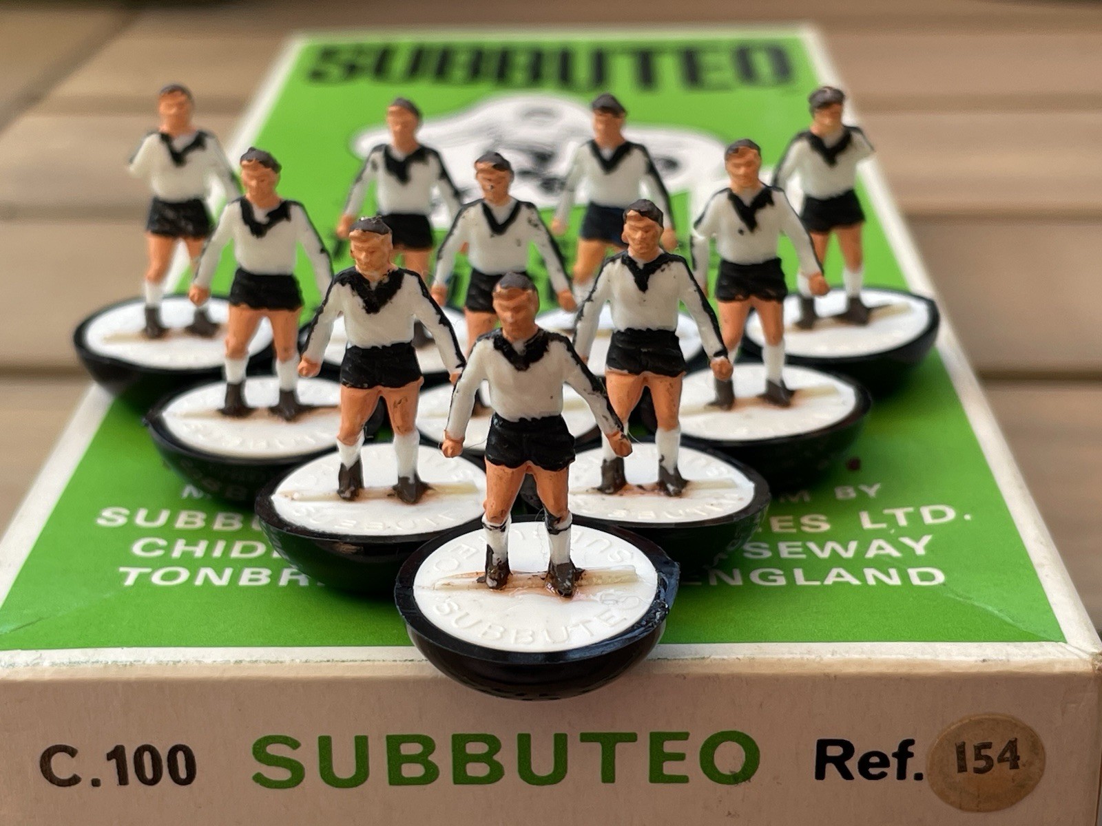 Subbuteo Ref 154 England HW Heavyweight Team (RARER BLACK TRIM VERSION) for sale on Ebay
