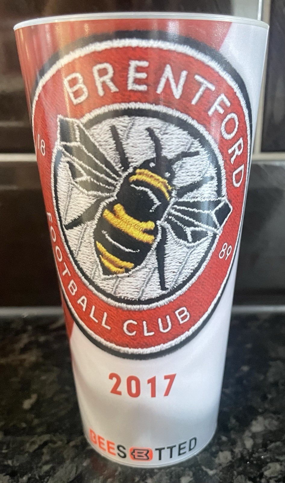 1  X BRENTFORD FC CREST / BADGES FROM THE GLOBE PUB PLASTIC PINT CUP ** MINT ** for sale on Ebay