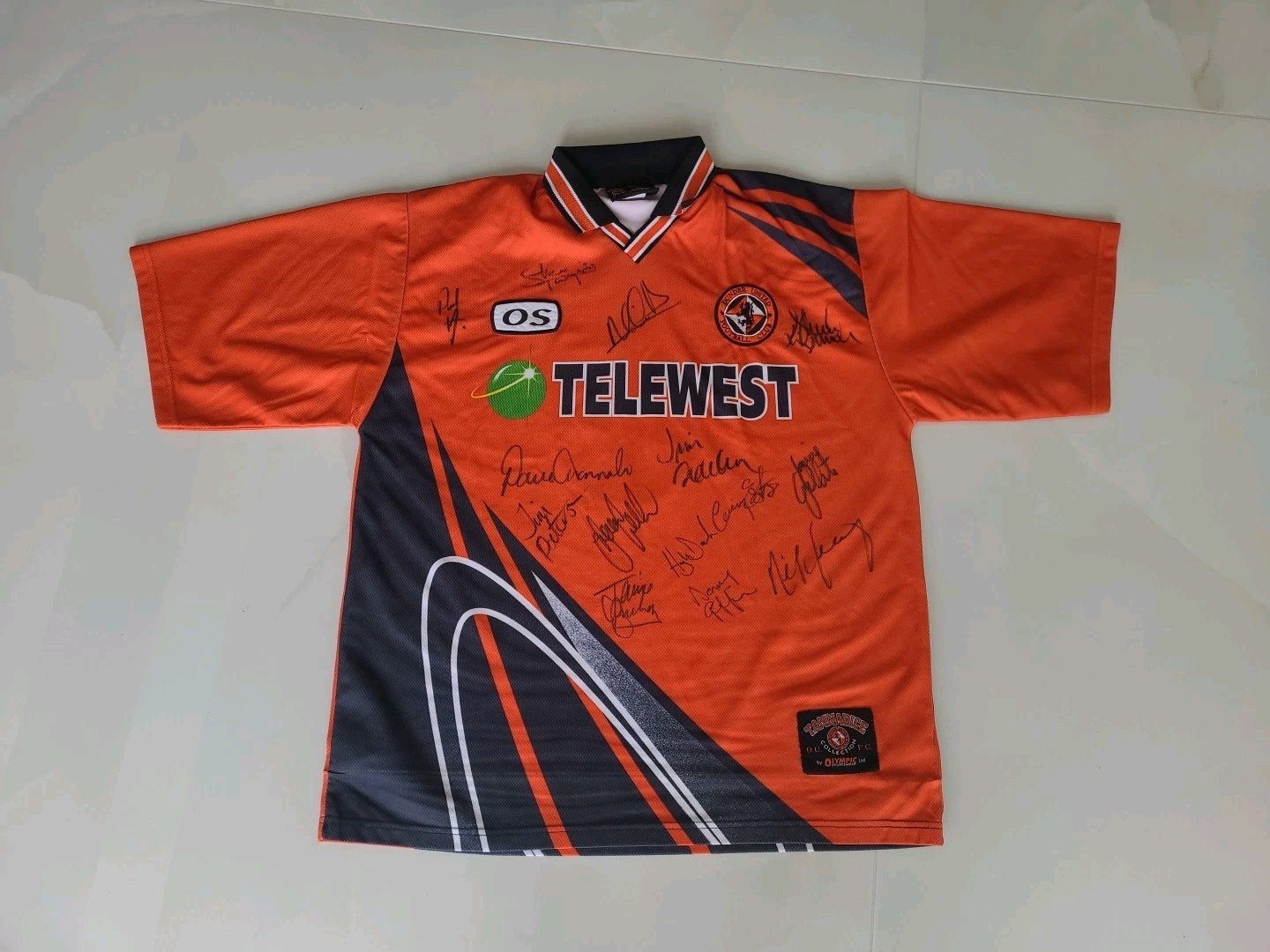 VINTAGE DUNDEE UNITED SIGNED SHIRT  1998/99 - MATCHWORN - RARE for sale on Ebay