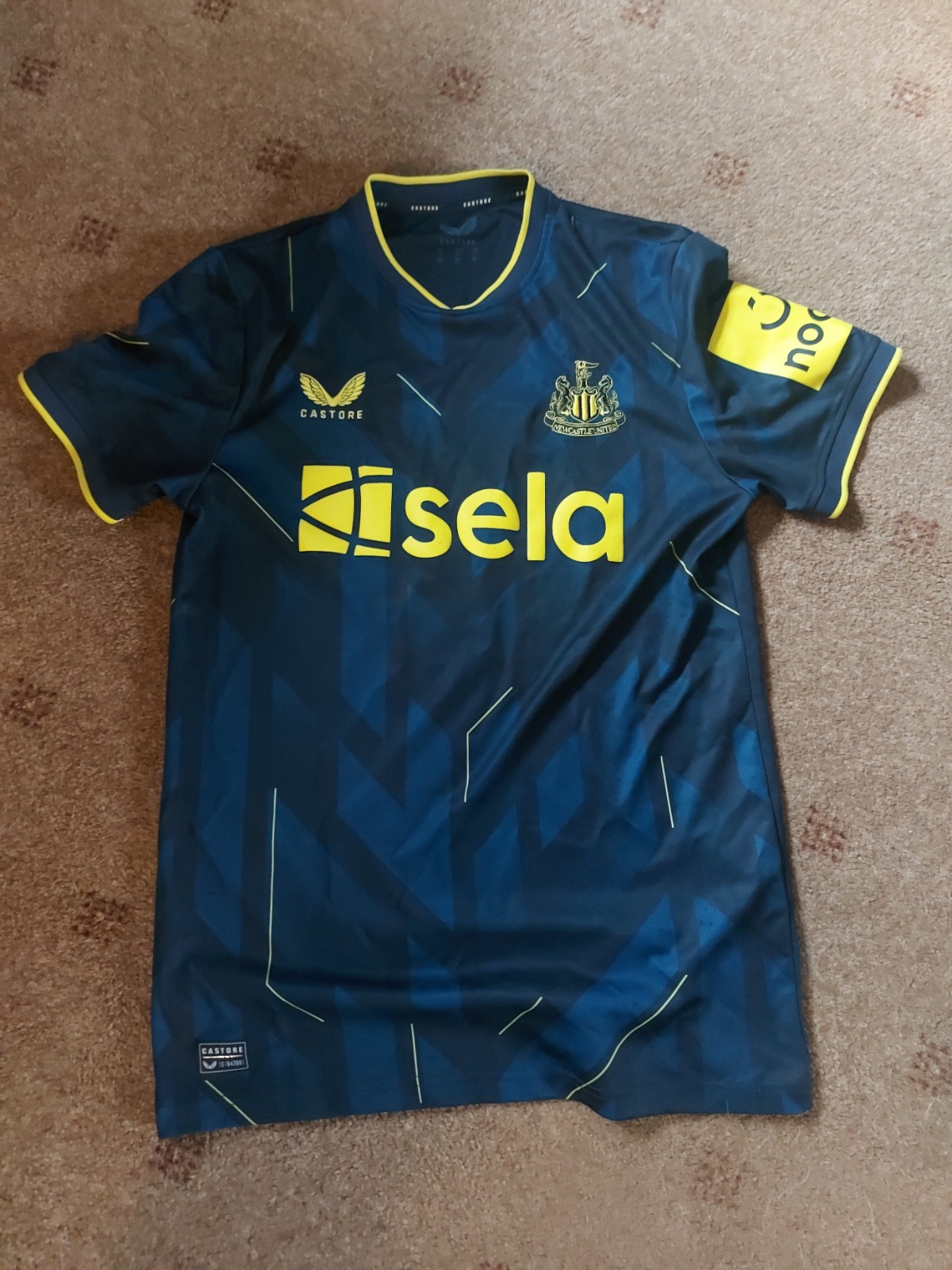 Men's Newcastle United Training Top Away Shirt Small Castore Sela for sale on Ebay