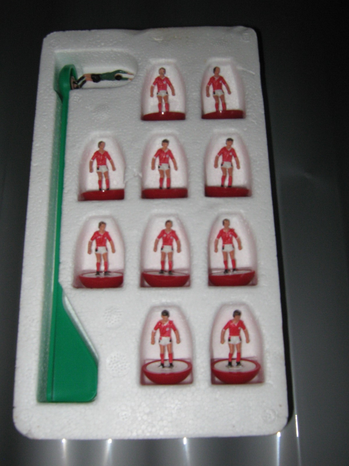 Subbuteo Football Team (Nottingham Forest - No. 685) for sale on Ebay