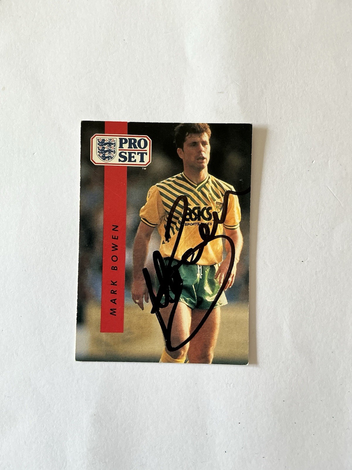 MARK BOWAN  Norwich City  Signed Card. for sale on Ebay