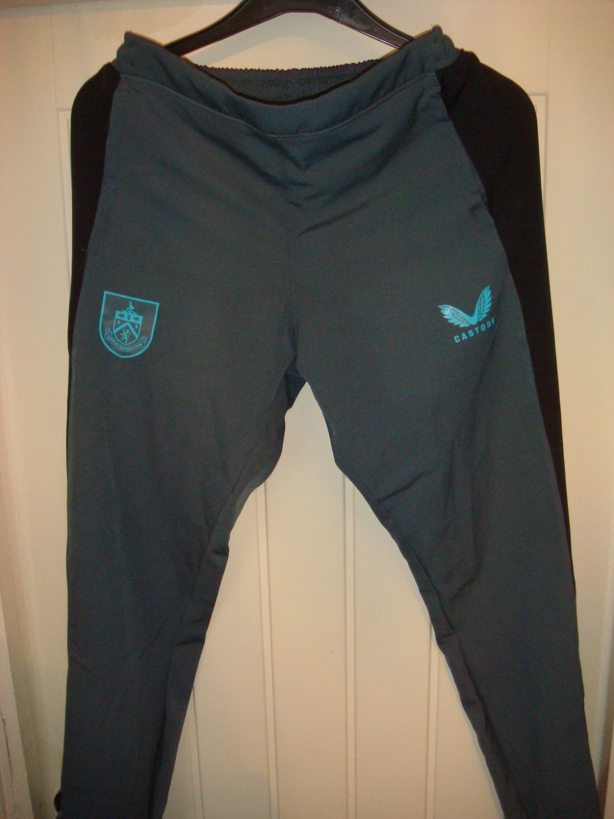 BURNLEY FC CASTORE FOOTBALL TRAINING TRACKSUIT BOTTOMS PANTS - MEDIUM ADULT - H2 for sale on Ebay