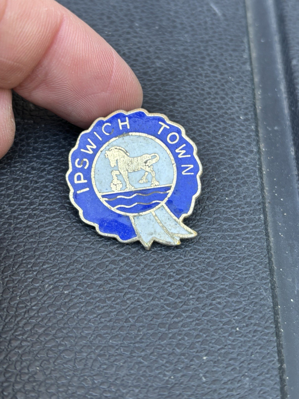 IPSWICH TOWN - Superb Vintage Rosette Style Enamel Football Pin Badge 9v for sale on Ebay