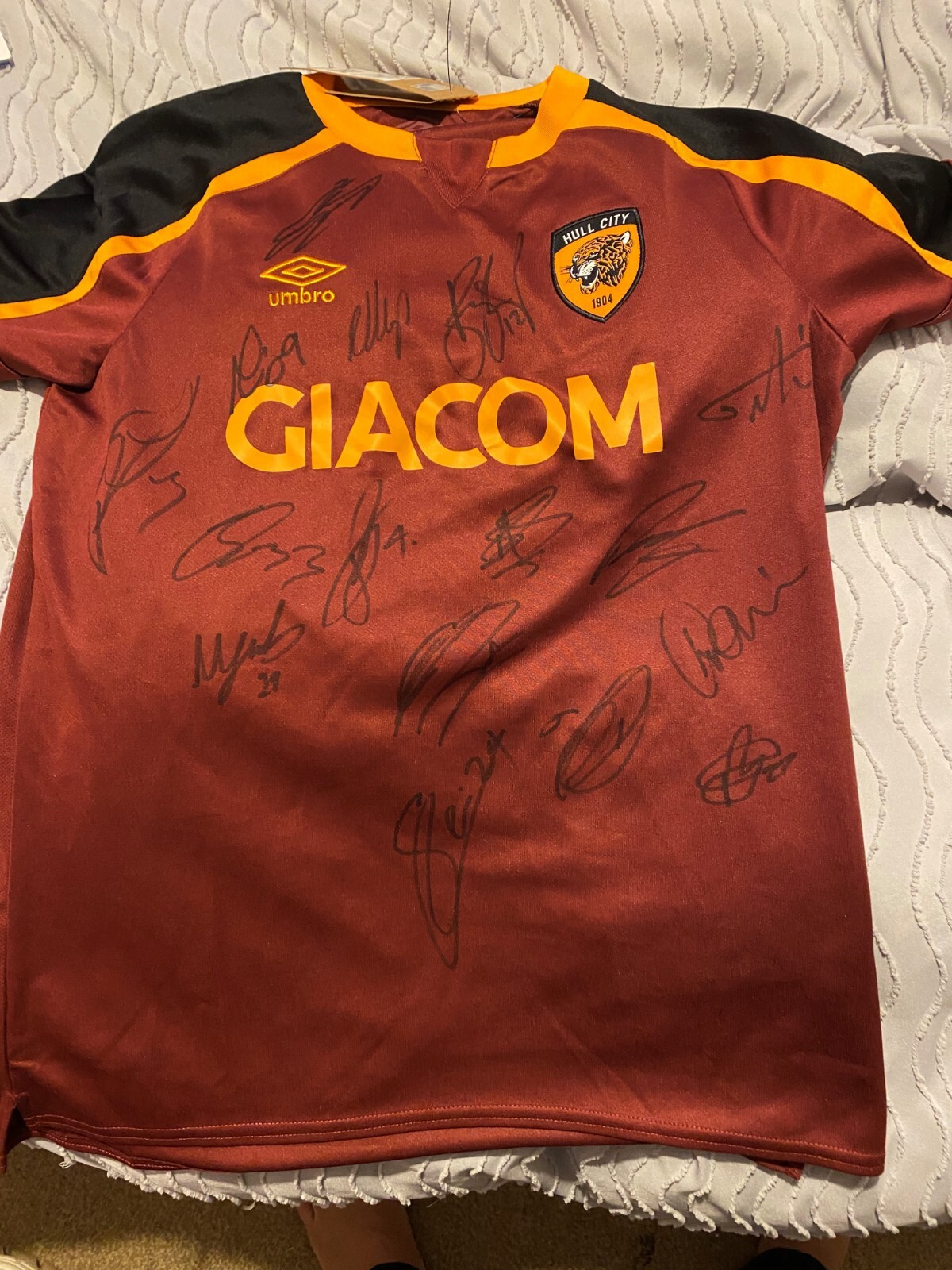 BNWT HULL CITY AWAY SHIRT SIGNED BY 16 - 