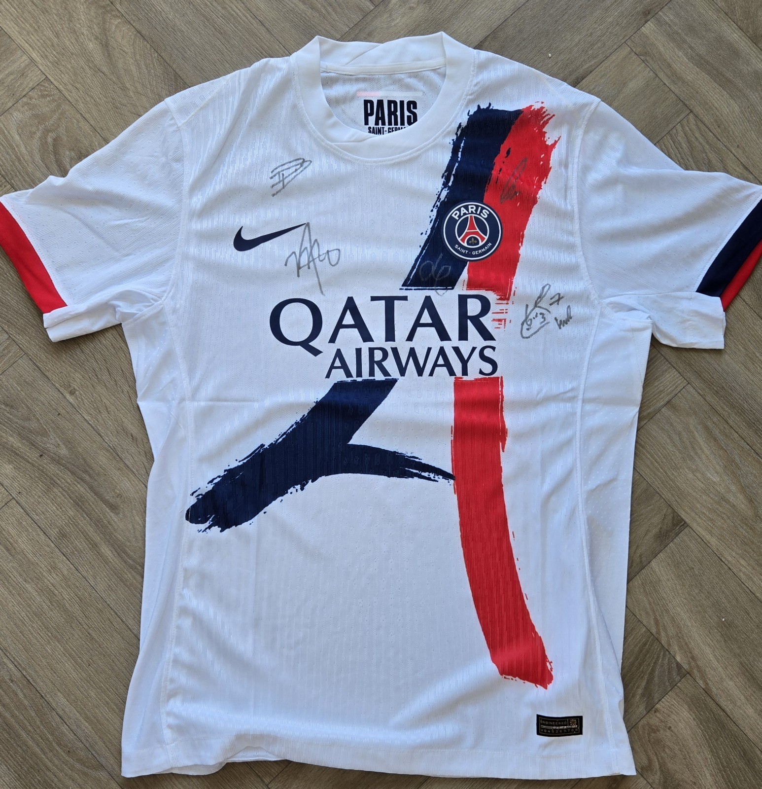 Genuine Hand Signed Paris St Germain Shirt - Kravatskhelia, Marquinos Etc for sale on Ebay