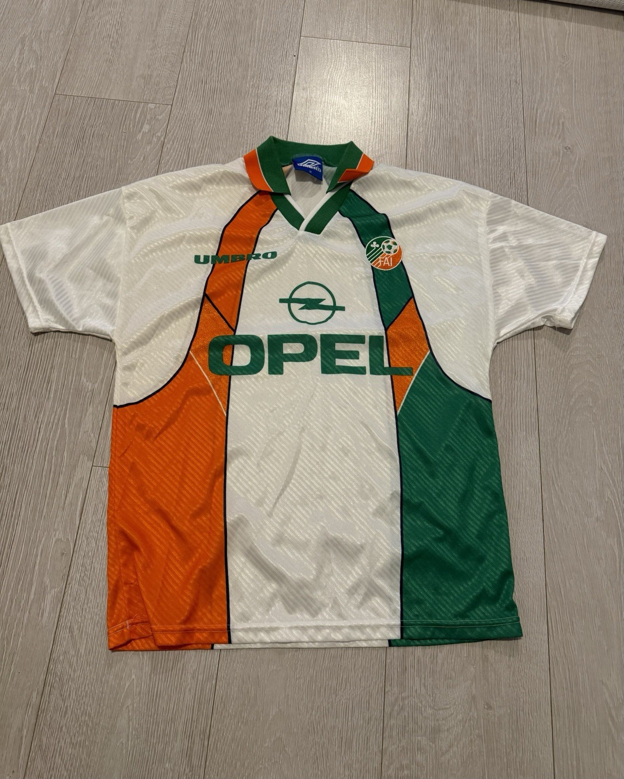 Authentic original Ireland Away 1994/95/96 Umbro  Football Jersey Shirt for sale on Ebay