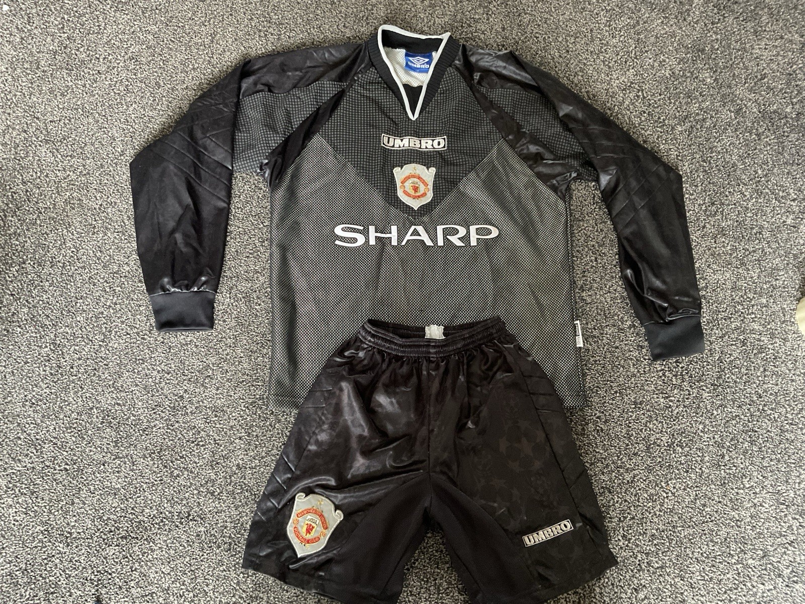 Manchester United 1997-1998-1999 goalkeeper Shirt champions league shorts sharp for sale on Ebay