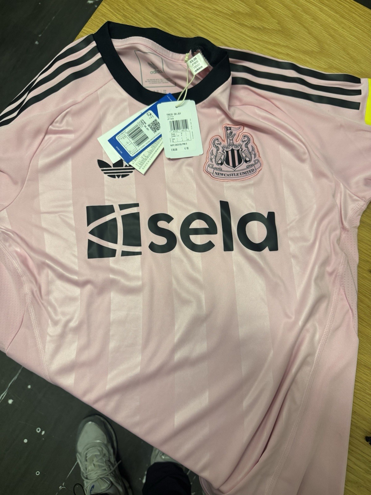 Newcastle United Top Adidas Originals 25/26 Authentic Pink Keeper Nufc Large for sale on Ebay
