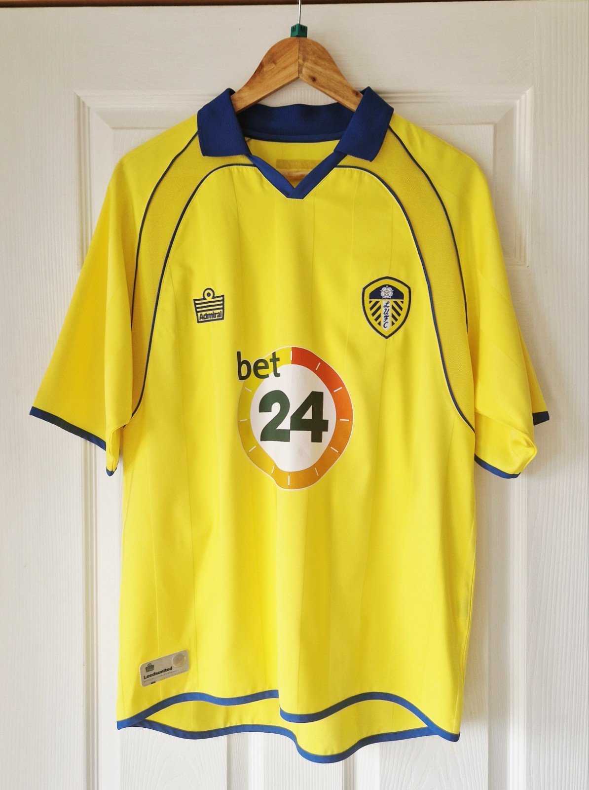 LEEDS UTD RARE VINTAGE AWAY FOOTBALL SHIRT JERSEY 2006/07 - ADULT MEDIUM  for sale on Ebay