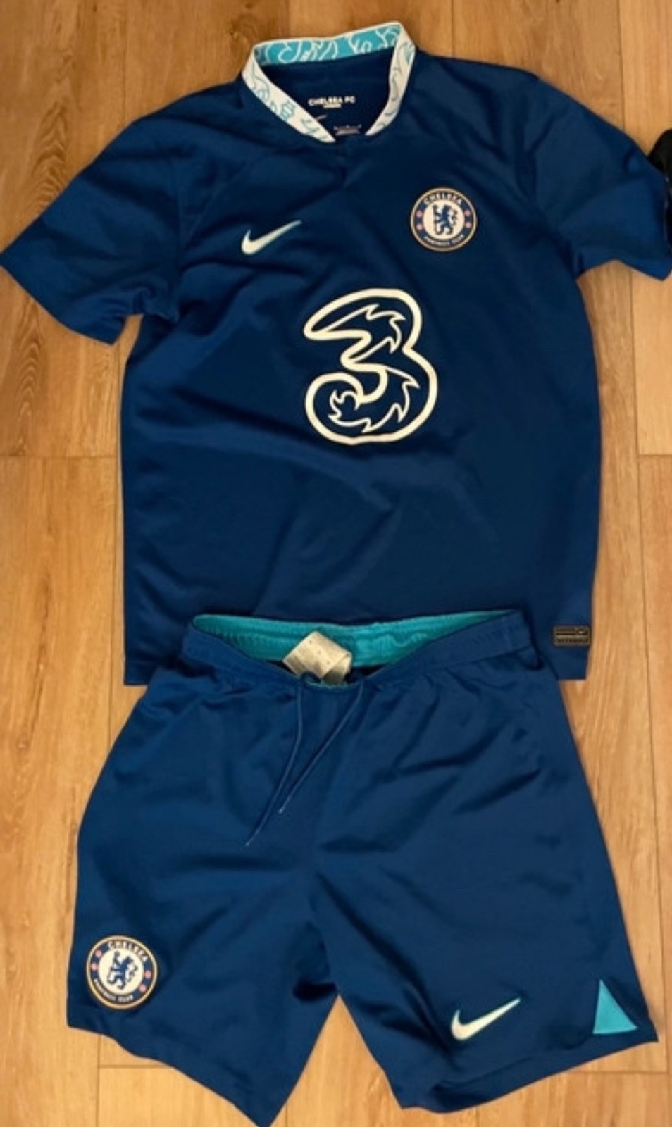 Chelsea Football Kit mens size medium for sale on Ebay
