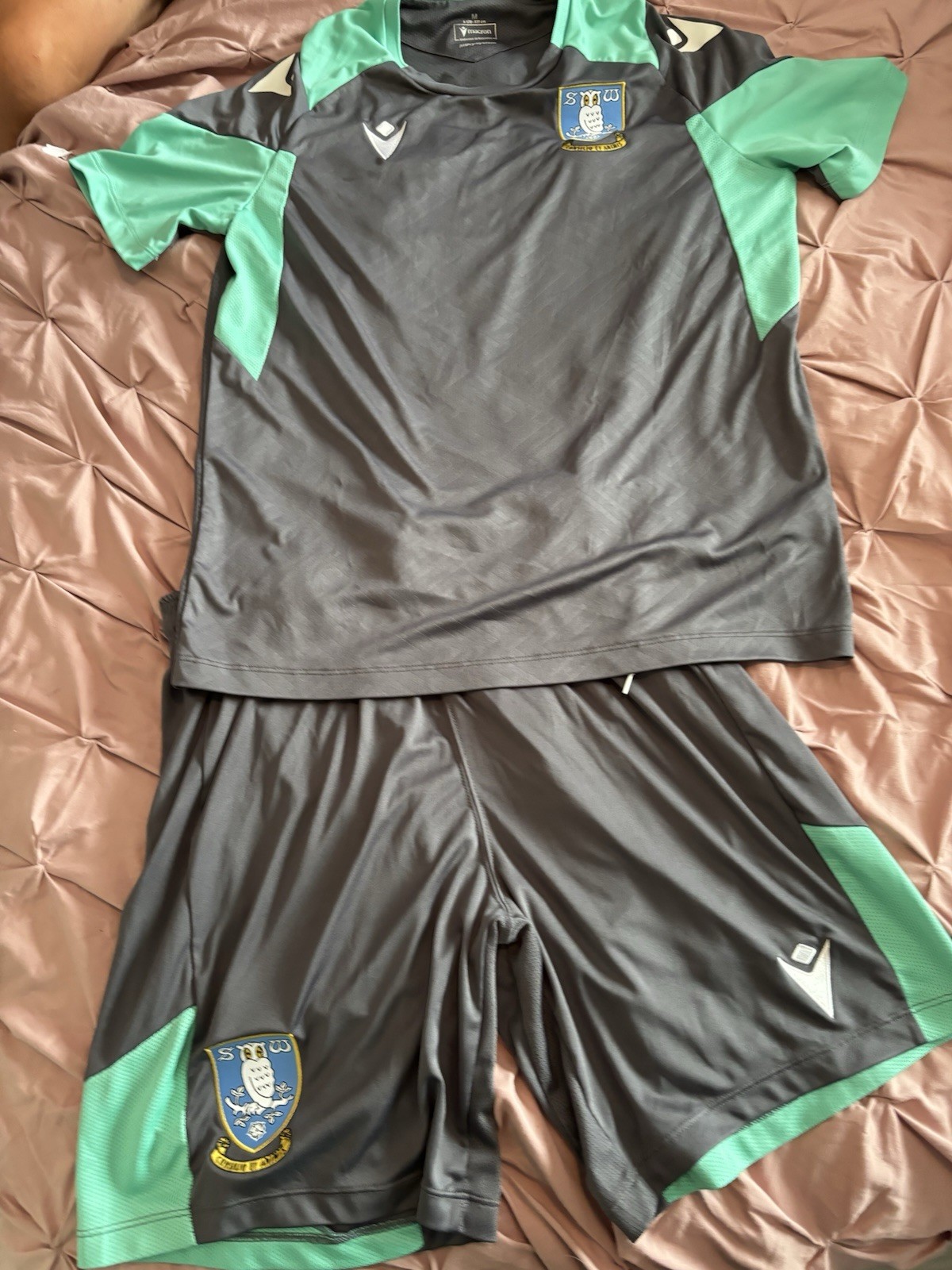 Sheffield Wednesday Training Kit Boys Medium Height 172-177cm for sale on Ebay