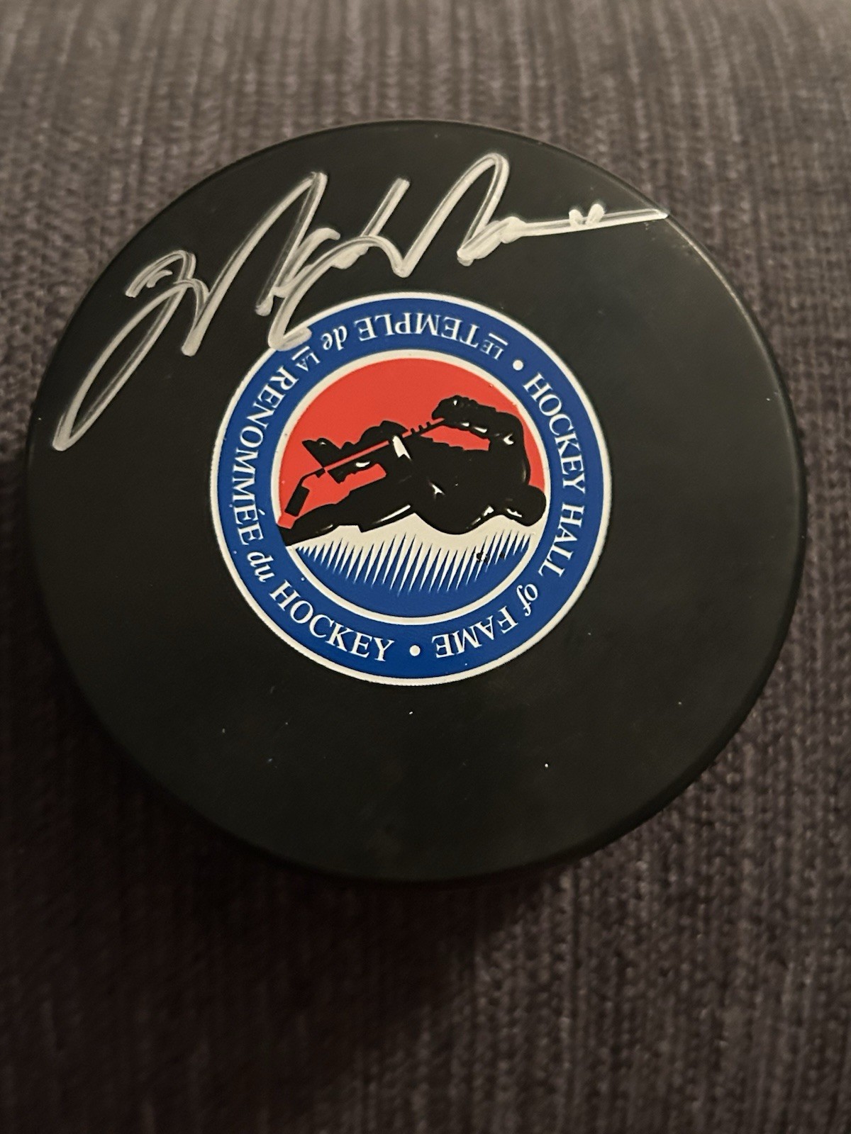 Mark Messier Signed Hockey Puck Rangers Oilers Canucks Beckett for sale on Ebay
