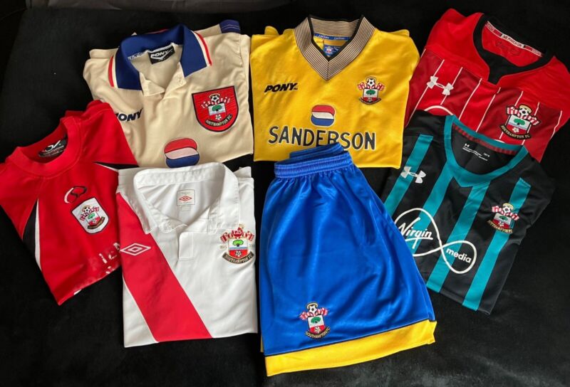 Replica Kit Southampton FC Bundle small for sale on Ebay