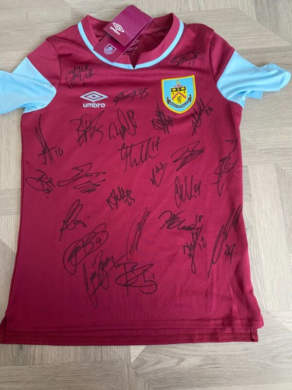 BNWT BURNLEY HOME SHIRT SIGNED BY 24 - 
