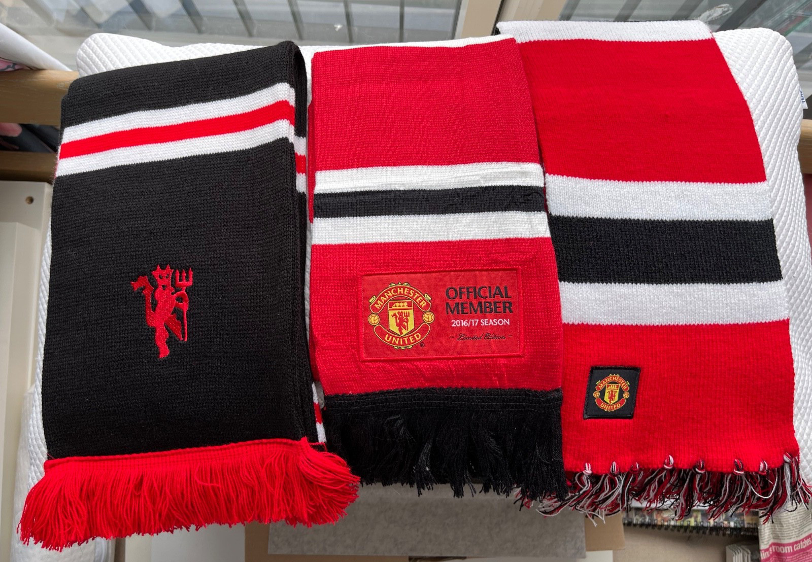 Manchester United official merchandise - scarf, beanie, accessories - 2015-2018 for sale on Ebay