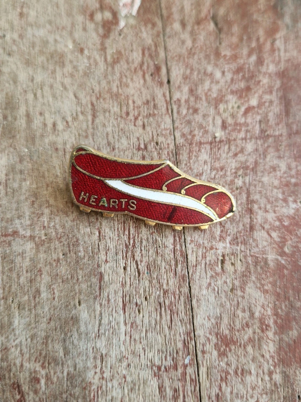 HEART OF MIDLOTHIAN  F C - VINTAGE  COFFER  COLLECTABLE FOOTBALL Pin  BADGE  for sale on Ebay