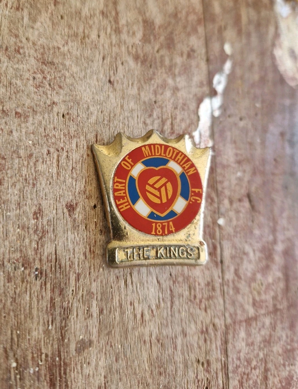 HEART OF MIDLOTHIAN  F C  - COFFER  VINTAGE  INSERT COLLECTABLE FOOTBALL  BADGE  for sale on Ebay