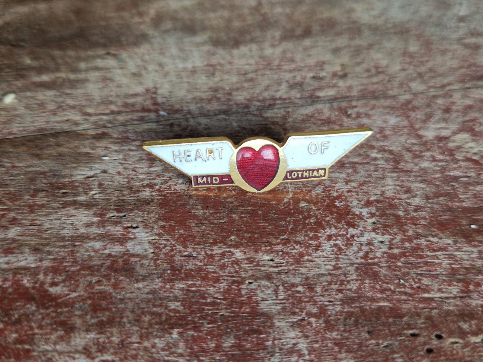 HEART OF MIDLOTHIAN  F C - VINTAGE  COFFER  COLLECTABLE FOOTBALL Pin  BADGE  for sale on Ebay