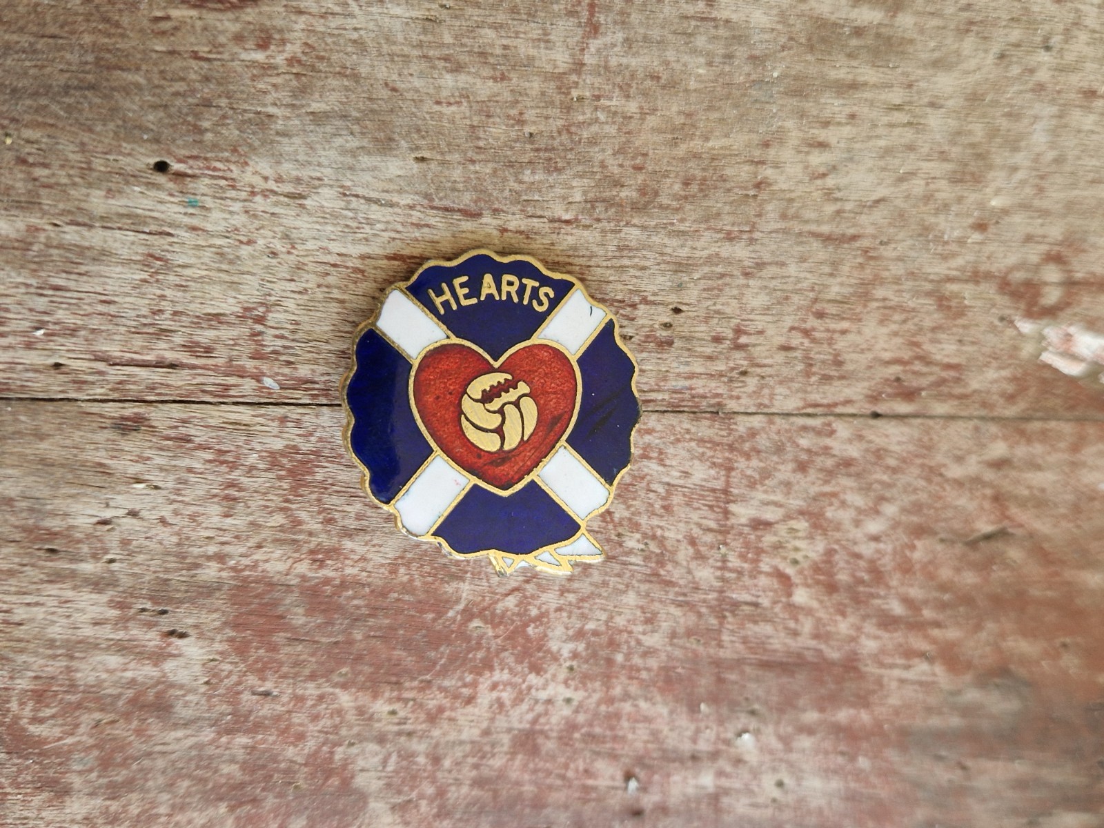 HEART OF MIDLOTHIAN  F C - VINTAGE COFFER  COLLECTABLE FOOTBALL Pin  BADGE  for sale on Ebay