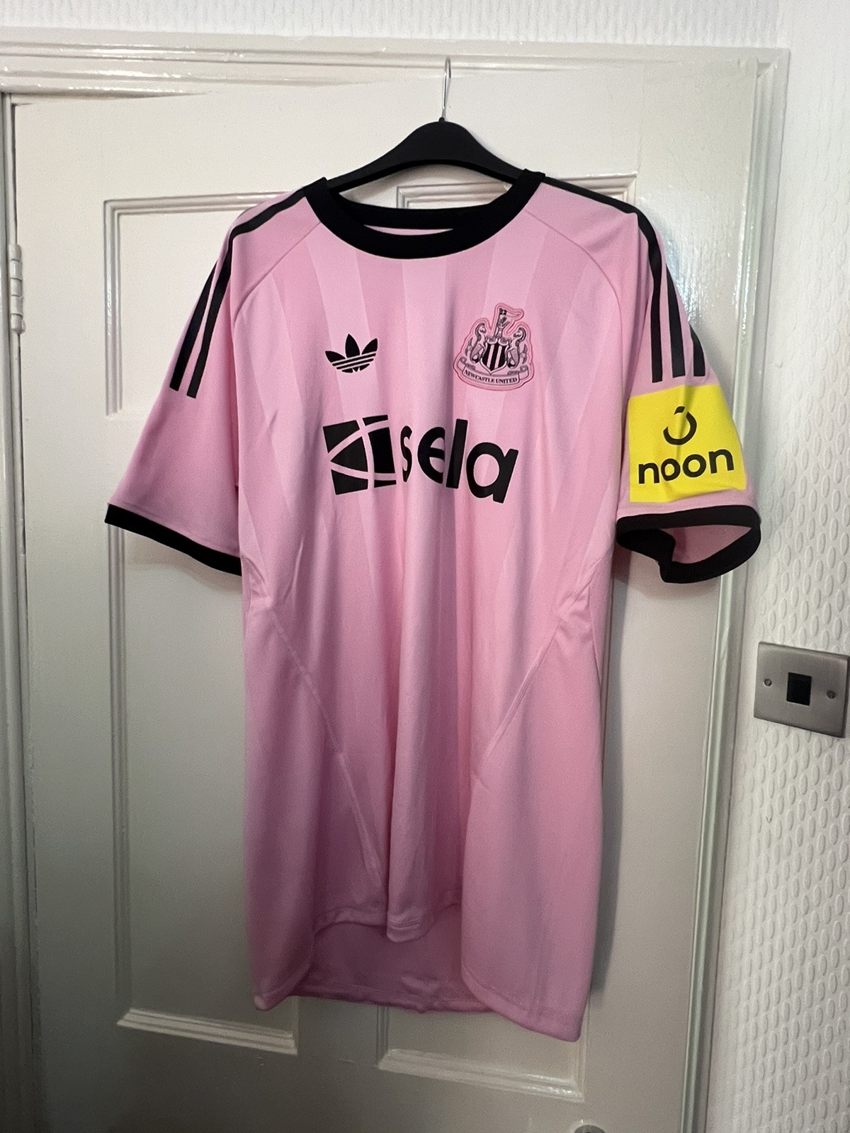 Newcastle United keeper shirt rare pink 25/26 Size XL for sale on Ebay
