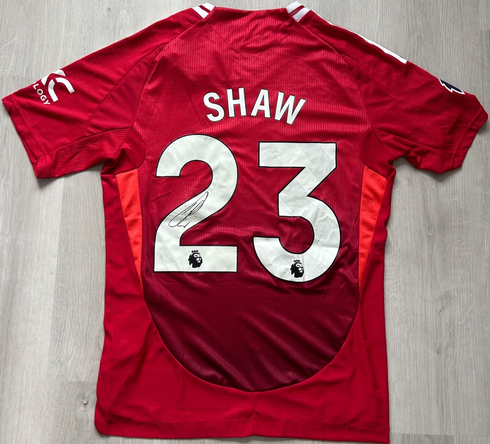 Luke Shaw Signed Manchester United Shirt With COA for sale on Ebay