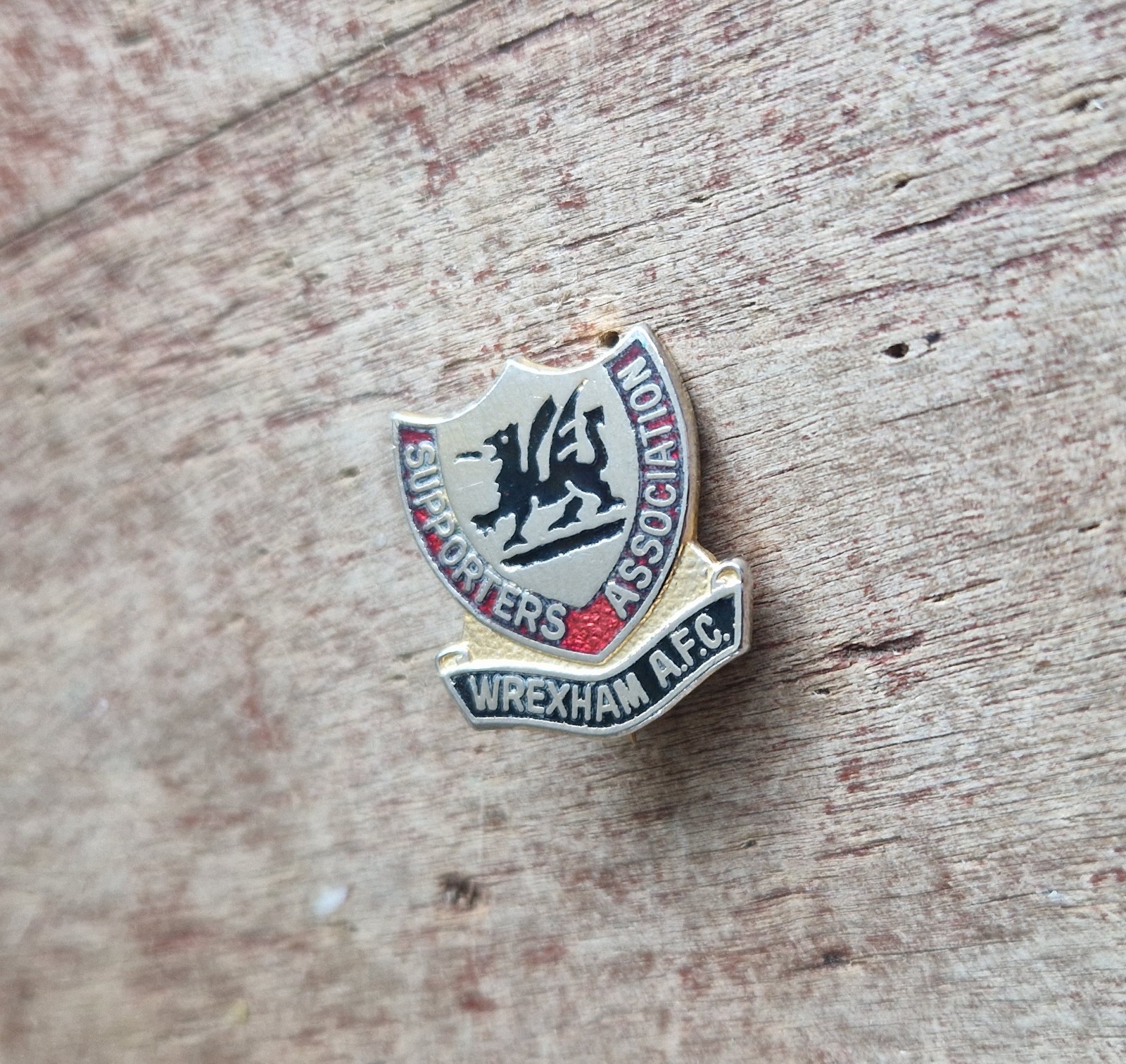 WREXHAM  A F C - VINTAGE SUPPORTERS ASSOCIATION  COLLECTABLE  FOOTBALL Pin BADGE for sale on Ebay