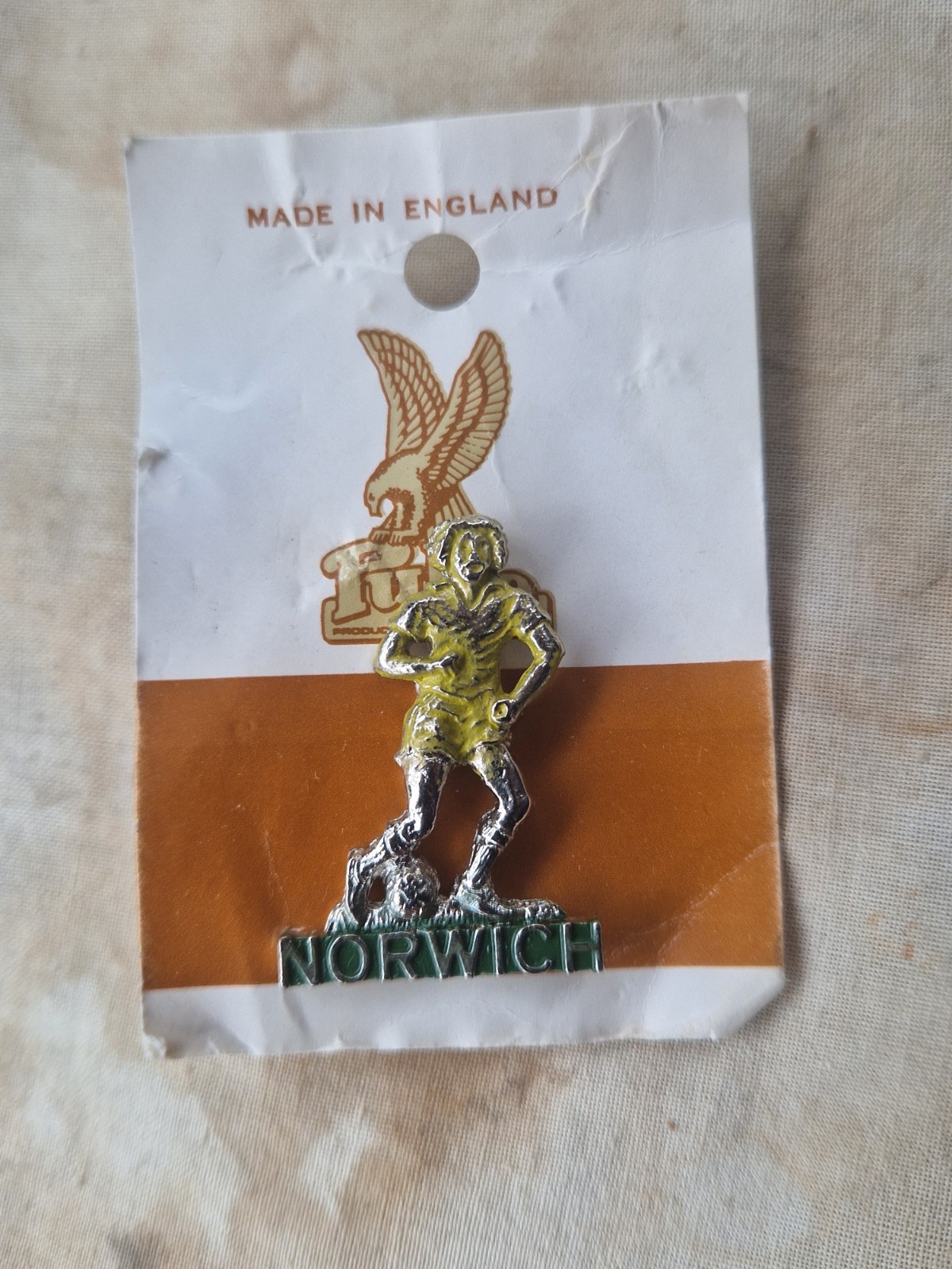 NORWICH  CITY   F C - VINTAGE  70's PULSE UNUSED COLLECTABLE  FOOTBALL  BADGE for sale on Ebay
