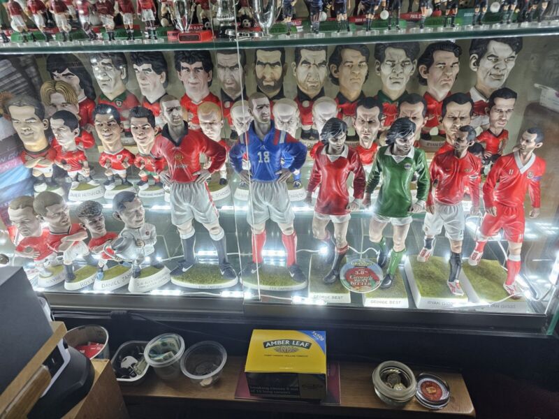 36 Manchester United Groggs With Certificates for sale on Ebay