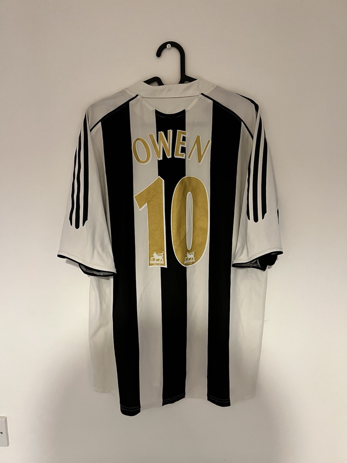 Newcastle 2005/2006 Home Football Shirt, OWEN 10, Large for sale on Ebay