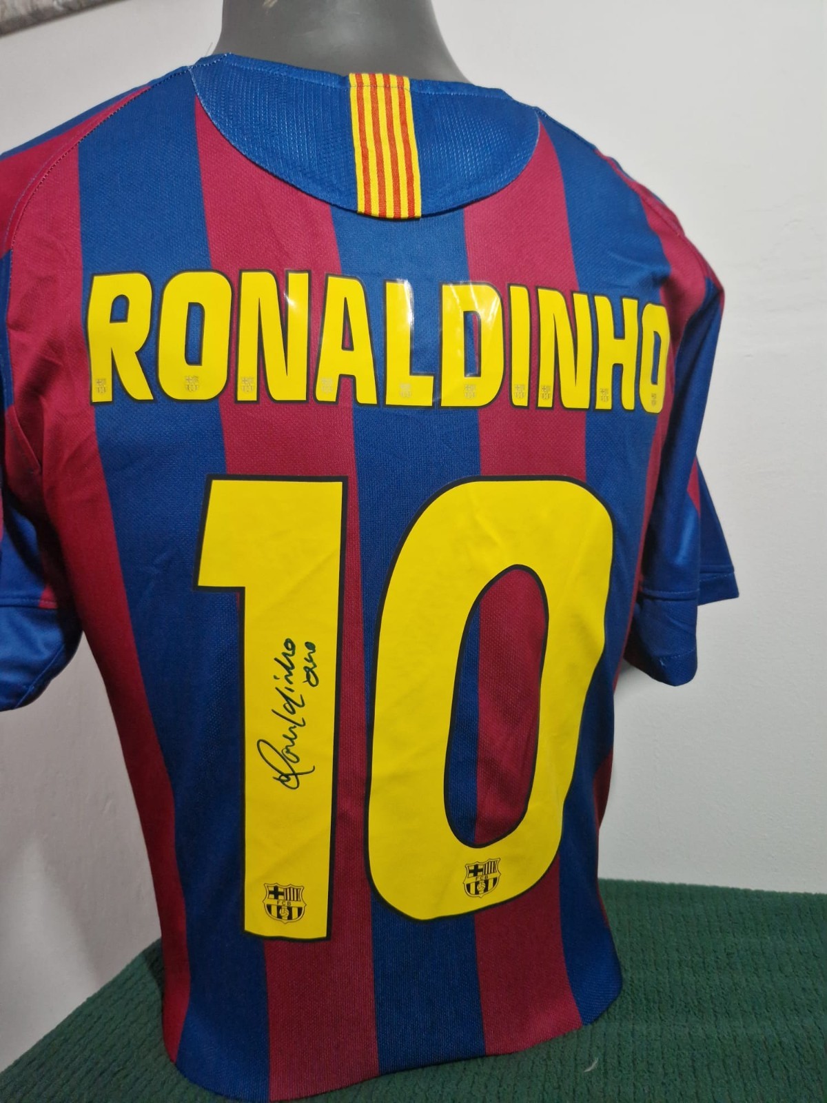 Ronaldinho Hand Signed Retro Barcelona 2005 #10 Jersey & Certified COA Legend for sale on Ebay