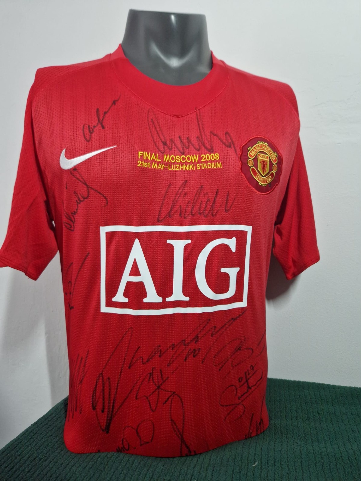 Manchester United Moscow 2008 FInal CL Shirt Hand Signed by 1st Team With COA for sale on Ebay