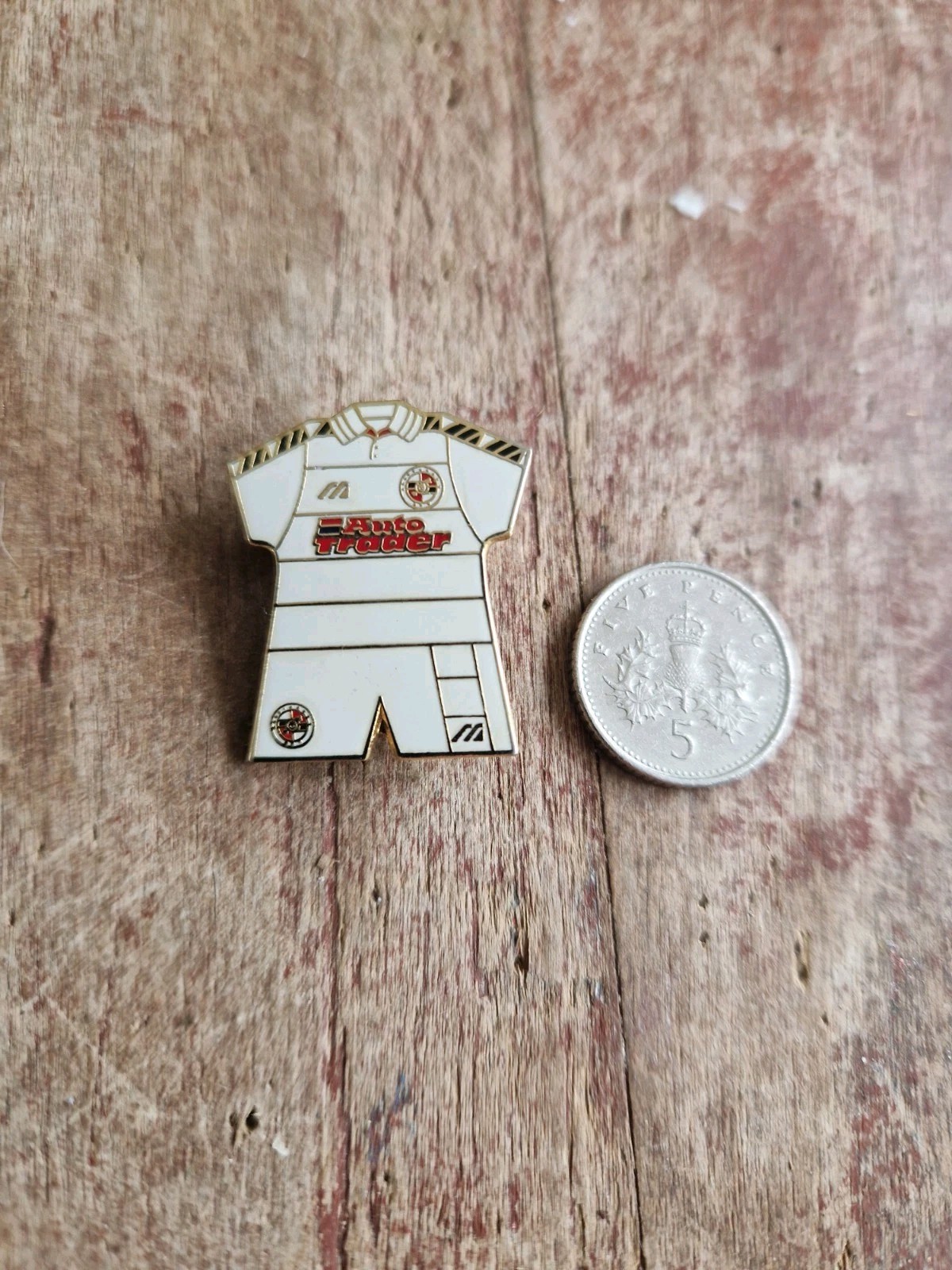 READING  F C - 90's AUTO WINDSCREEN SHIRT COLLECTABLE  FOOTBALL  Pin  BADGE  for sale on Ebay