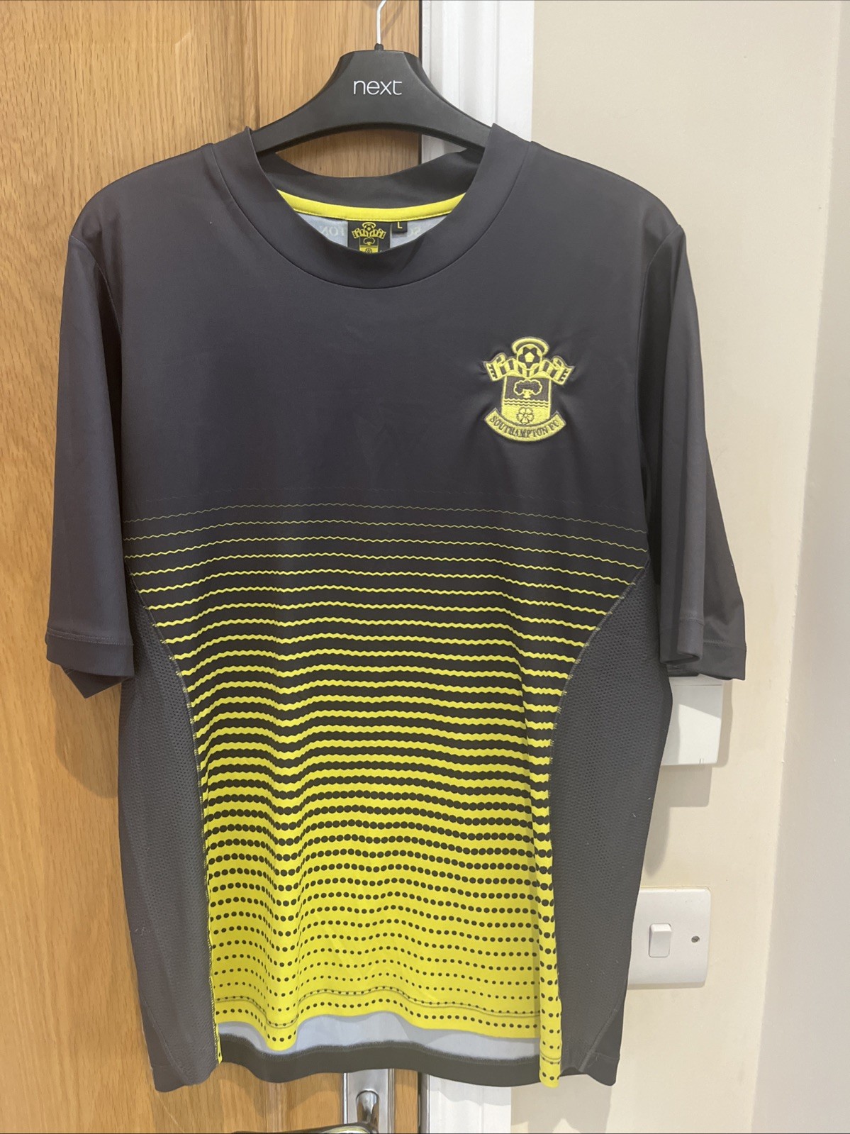 Southampton Fc Training Shirt Large for sale on Ebay