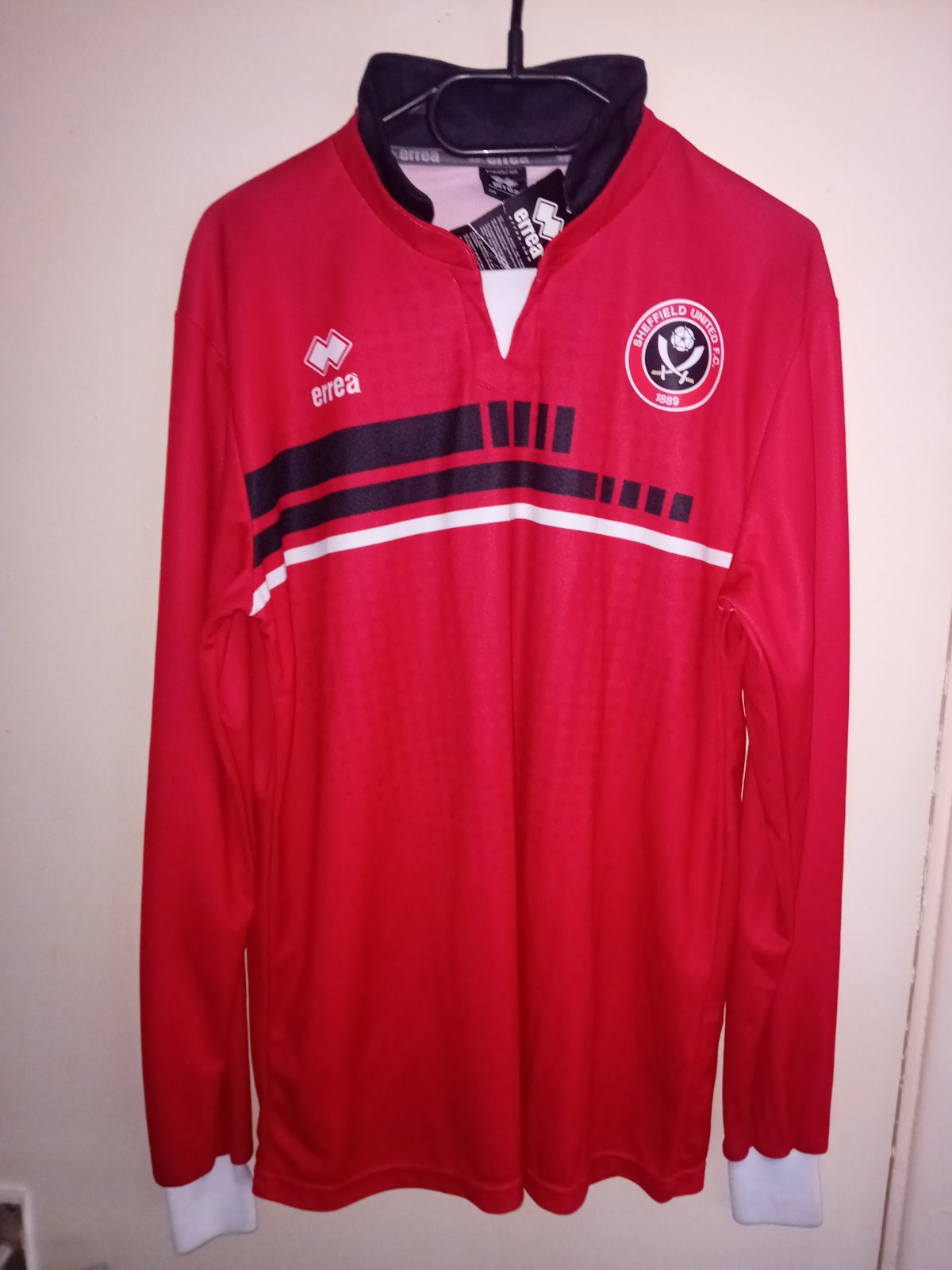 Errea Sheffield United Long Sleeved Training Shirt Size XL *BNWT*  for sale on Ebay