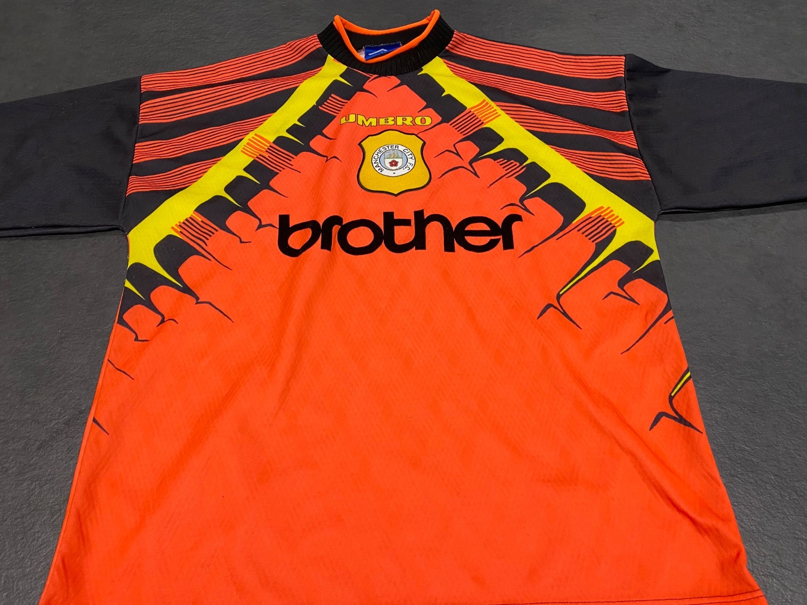 Manchester City 97/97 umbro Goalkeeper shirt size Large for sale on Ebay