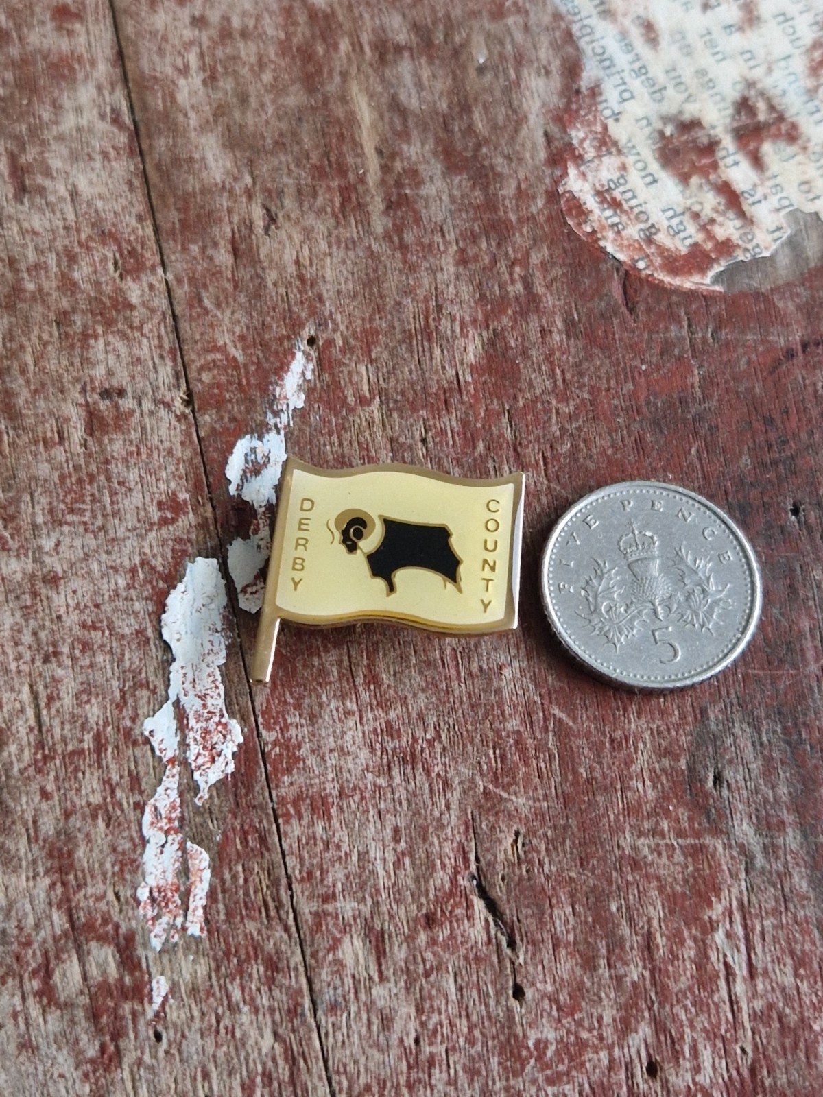 DERBY COUNTY  F C - VINTAGE 90's FLAG  COLLECTABLE  FOOTBALL  Pin  BADGE for sale on Ebay