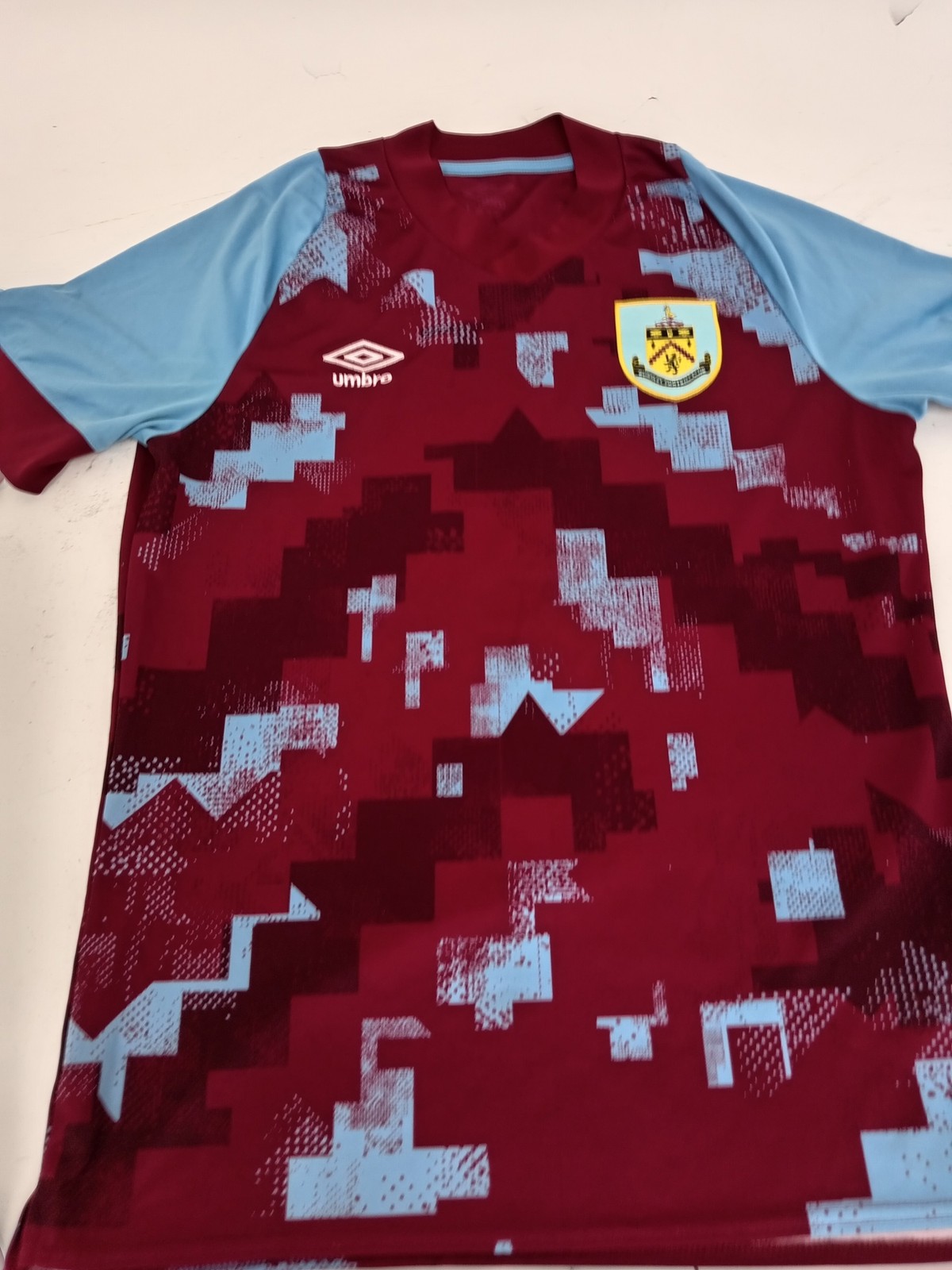Burnley 2022/23 Home Football Shirt Medium Umbro Red/Blue Short-Sleeved for sale on Ebay