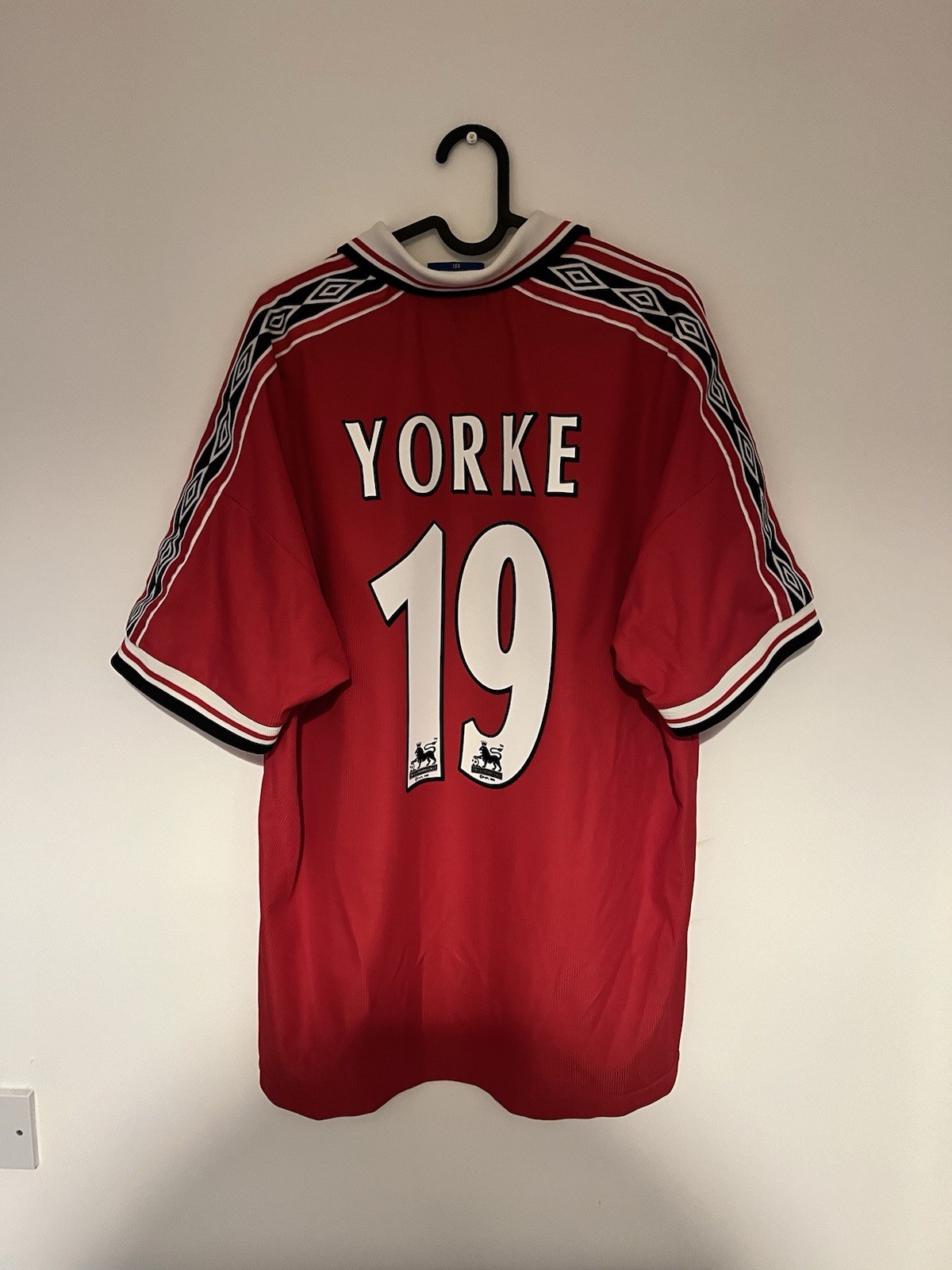 Manchester United 1998/1999 Home Football Shirt, YORKE 19, XXL for sale on Ebay