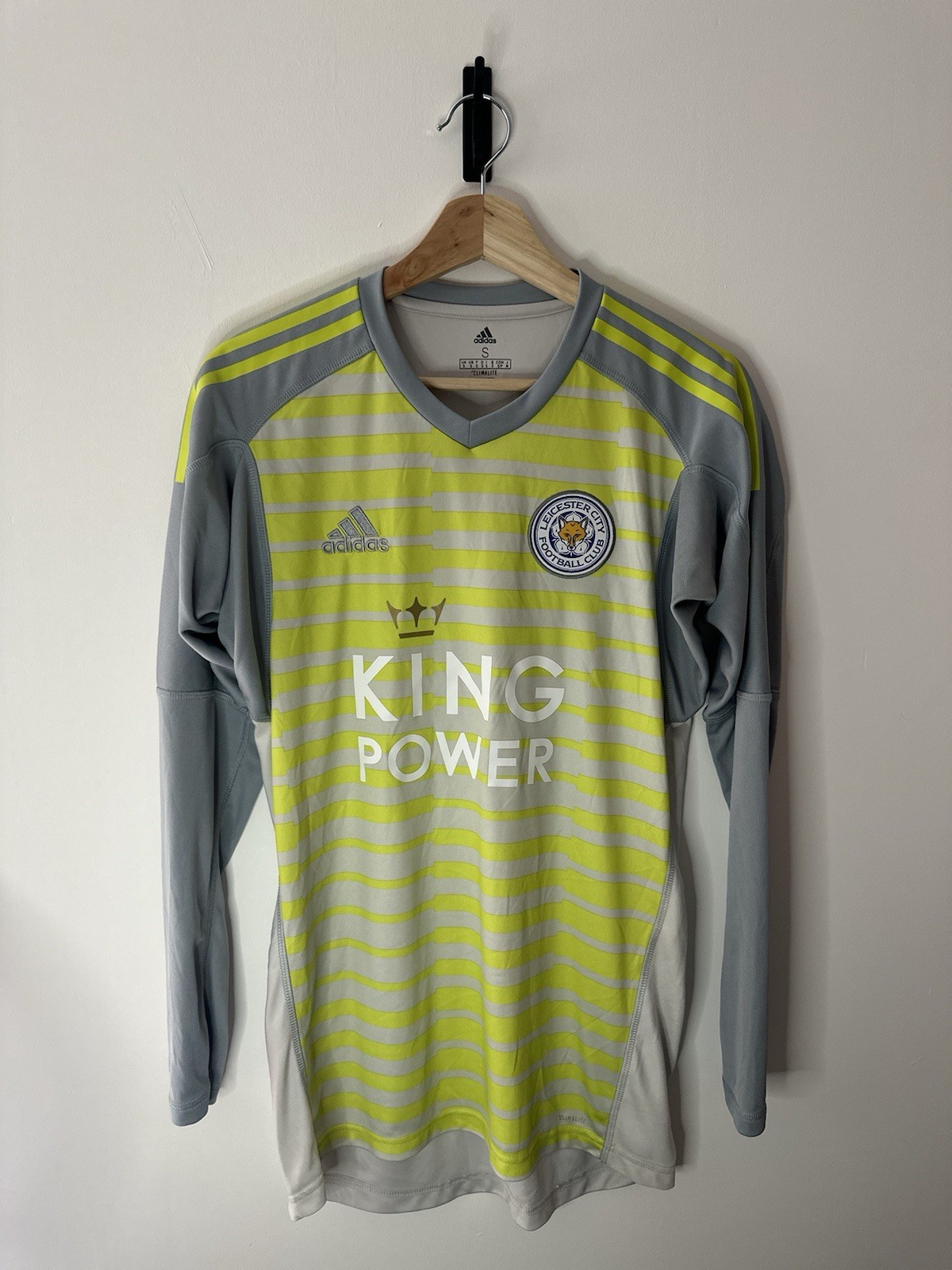 Authentic Leicester City 2018/19 Third Goalkeeper Shirt for sale on Ebay