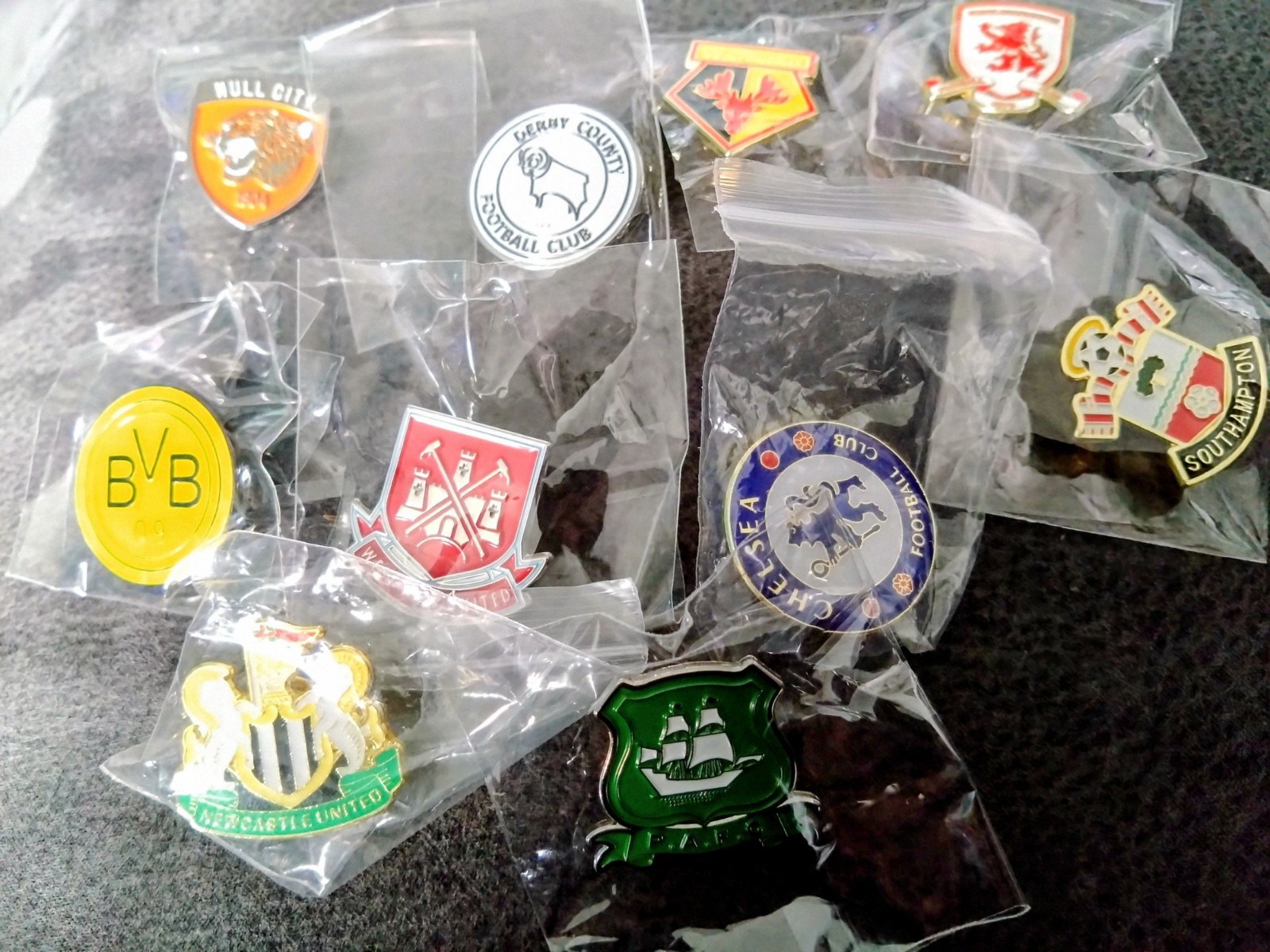 JOB LOT/COLLECTION OF 10 MIXED TEAMS FOOTBALL CLUB BADGES LOT A for sale on Ebay