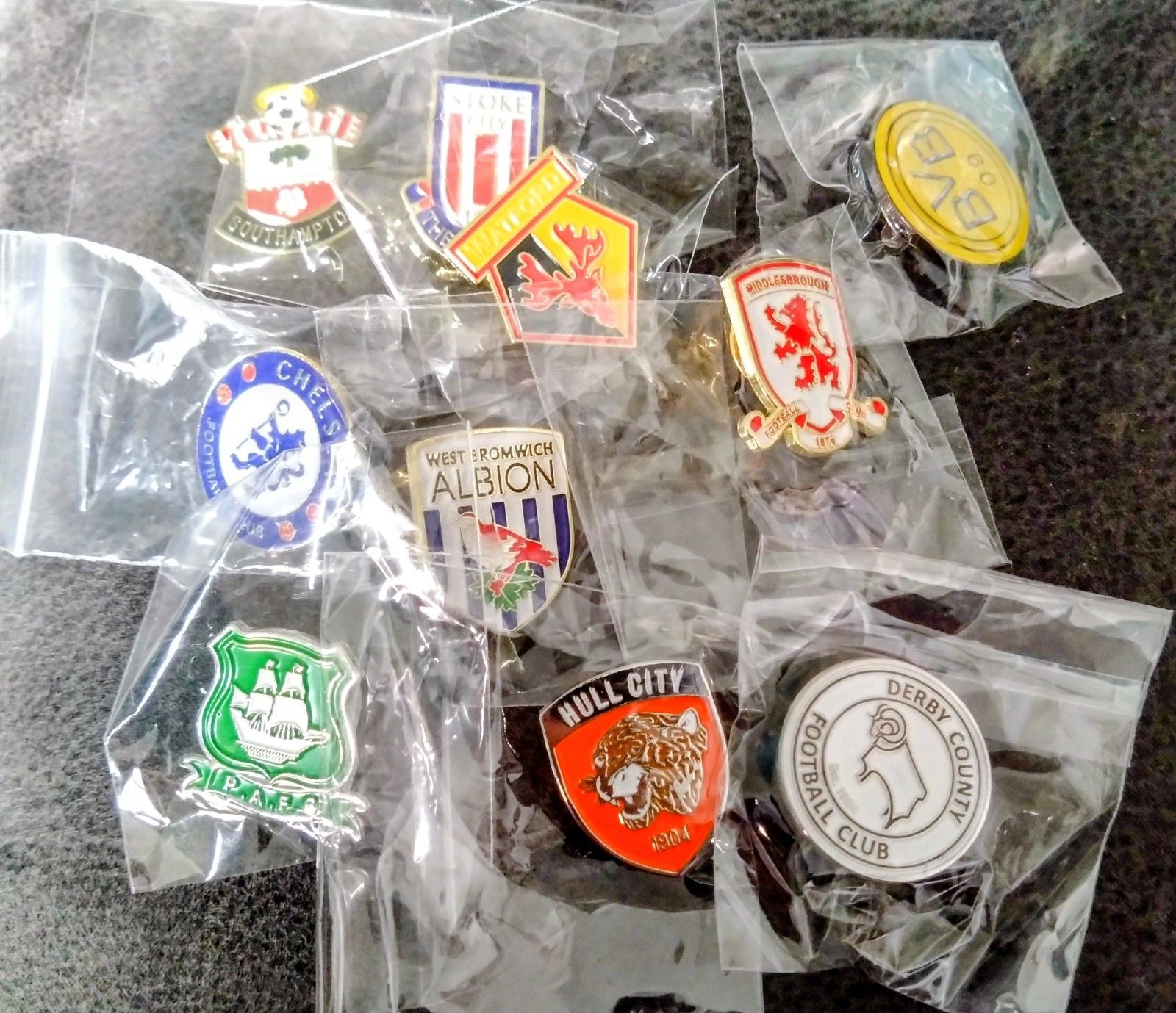 JOB LOT/COLLECTION OF 10 MIXED TEAMS FOOTBALL CLUB BADGES LOT B for sale on Ebay