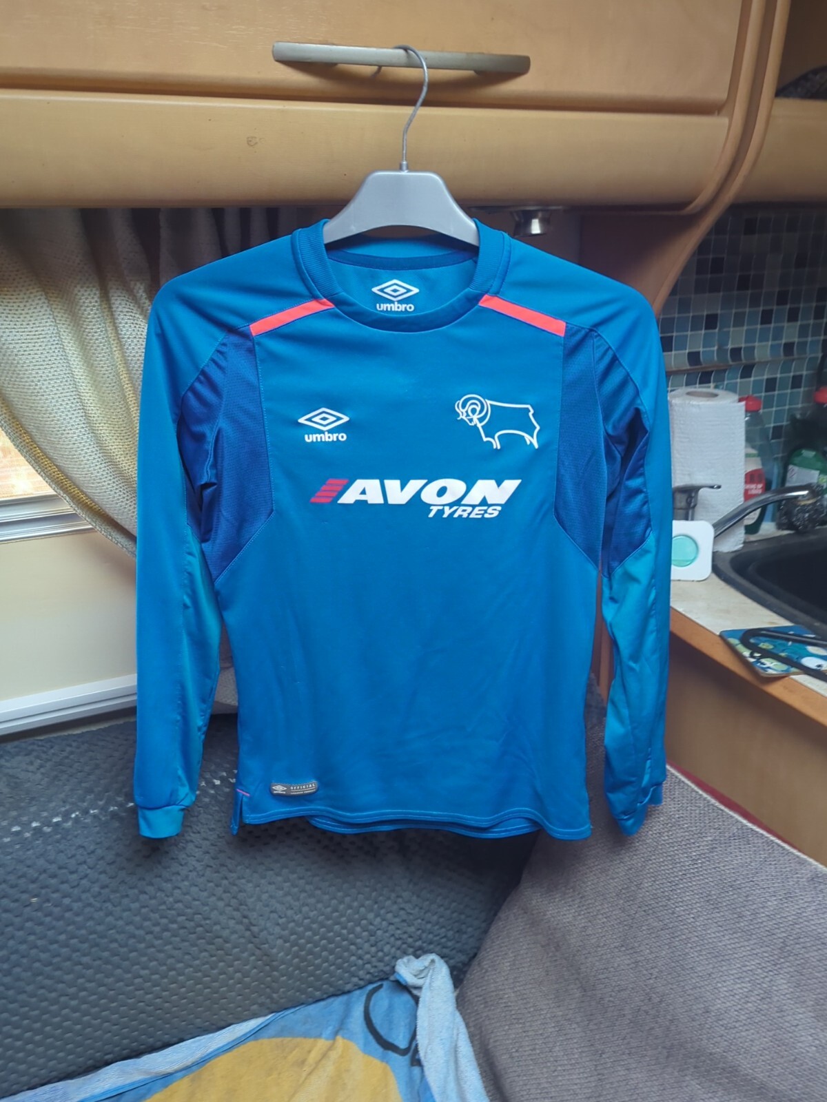 Derby County Umbro 2017/18 Goalkeeper Shirt Size Large Boys for sale on Ebay
