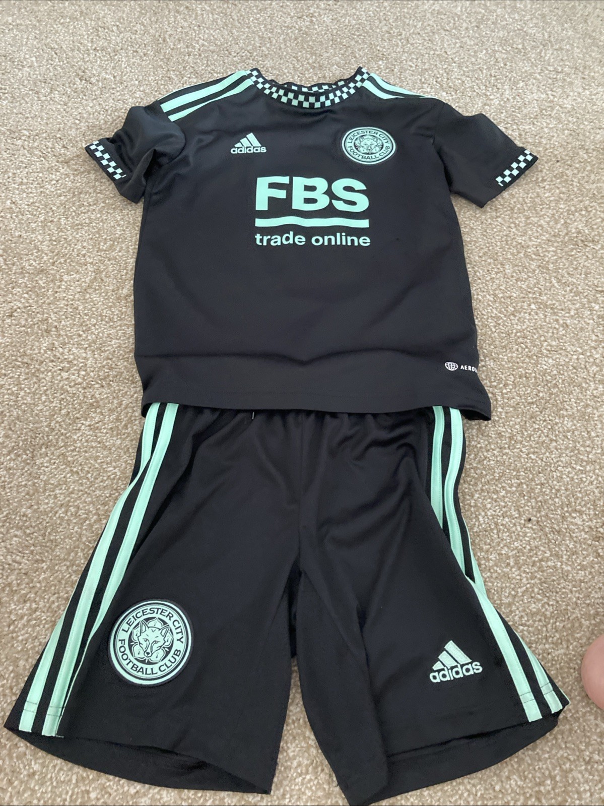 Leicester City Barnes Kit 9-10 Years for sale on Ebay