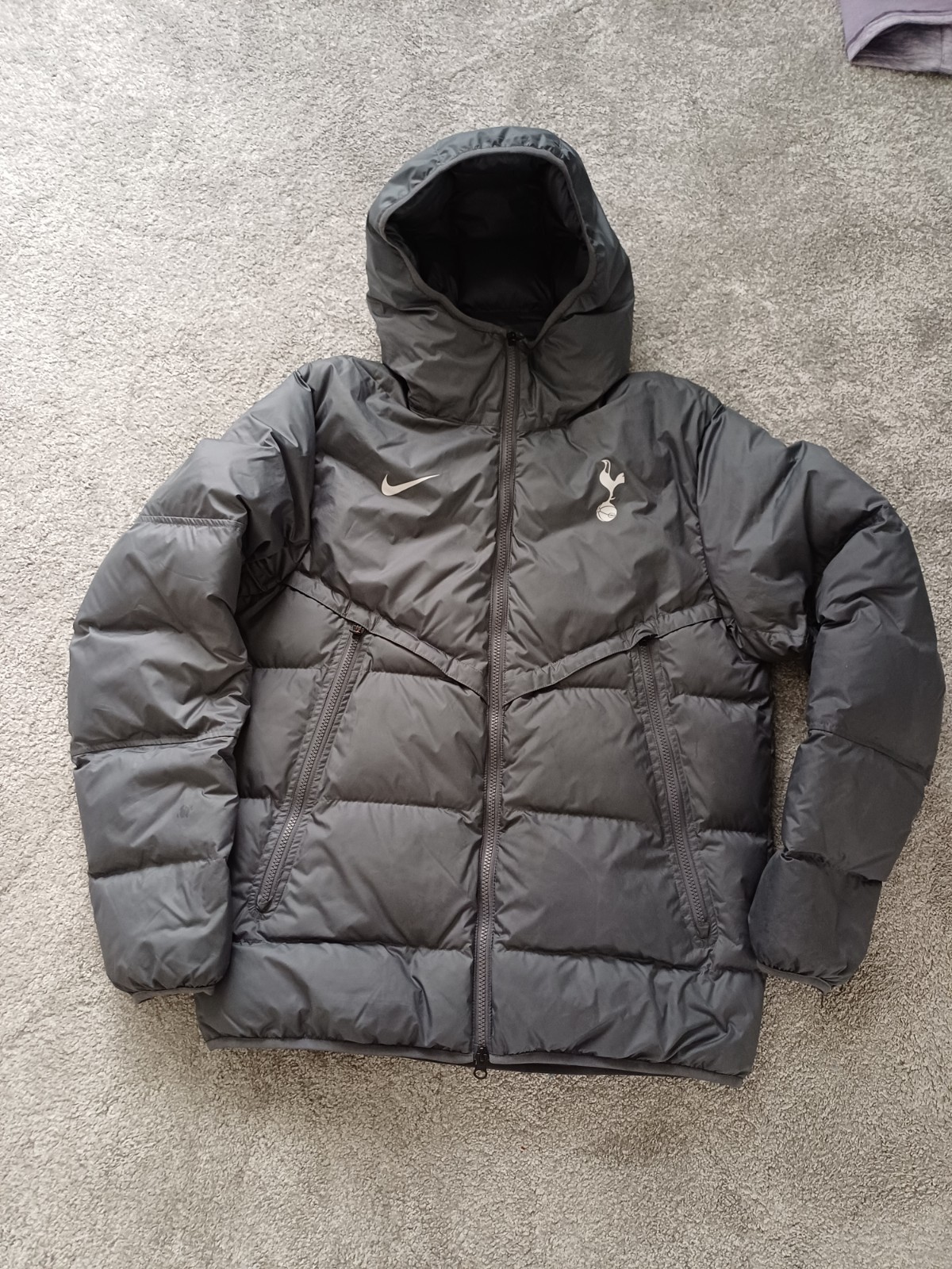 Tottenham Spurs Shirt Jacket Coat Puffer medium Authentic Nike Excellent for sale on Ebay