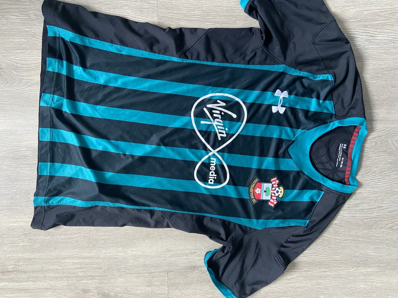 Original Southampton FC Away Shirt 2017 / 2018 for sale on Ebay